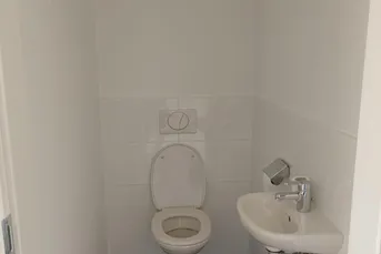 sehr schöne 3 Zimmerwohnung mit Dachterrasse und Klimaanlage zu vermieten