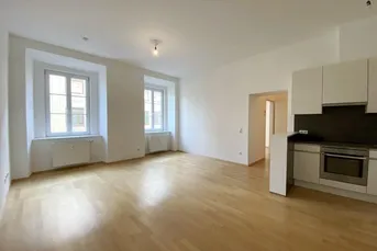 Altbauwohnung mit Terrasse im Zentrum, hochwertig saniert