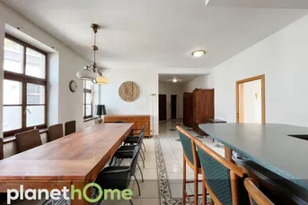 Charmante sonnige Dachgeschoss-Maisonette im Altbau mit 4 Zimmern und Terrasse