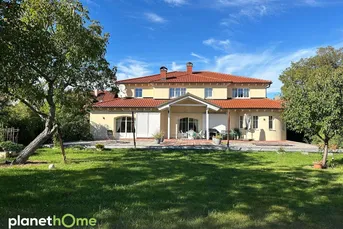 Mondäne Residenz mit Gästehaus + 4 Garagen