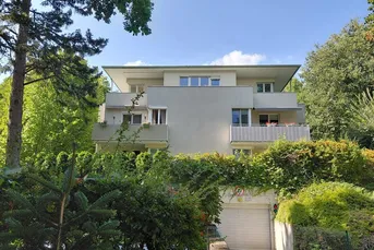 Penthouse-Wohnung im gesamten obersten Stockwerk mit einer rundumlaufenden Dachterrasse in Baden
