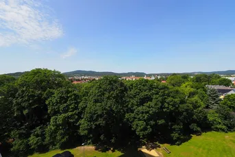 Weitblick inklusive: Helle 2-Zimmer-Wohnung mit Loggia &amp; Stellplatz in ruhiger Lage von Wr. Neudorf