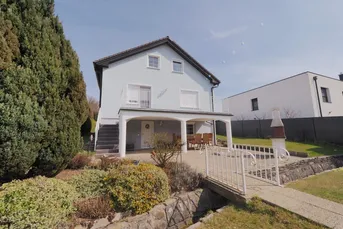 Idyllisches Familienparadies: großes Grundstück mit Bach, Pool &amp; traumhaften Sonnenuntergängen!