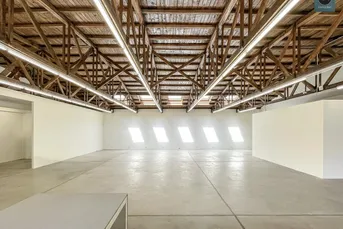 Brotfabrik Wien: Loft mit hoher Raumhöhe &amp; großer Terrasse! Stellplatz verfügbar!