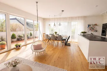 Neuwertige zentrumsnahe Seeblickwohnung mit großem Balkon!
