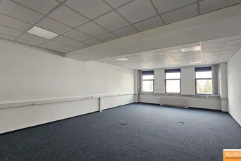 BÜRO / PRAXIS / TRAININGS - SCHULUNGSRAUM MIT GROSSER GEMEINSCHAFTSTERRASSE