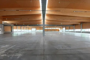 Neue großflächige Gewerbeliegenschaft am südlichen Stadtrand - Baurecht
