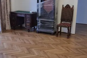 4-Zimmer-Küche-Wohnung in schönem Altbau