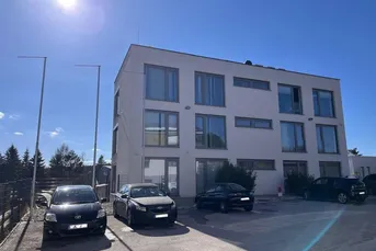 Moderne Büroliegenschaft mit Lagerhalle