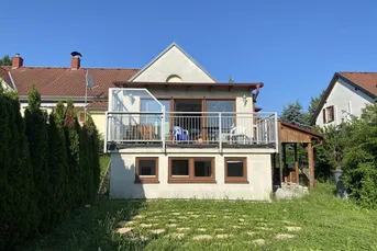Schöne Wohnung mit Wintergarten und Gartenfläche