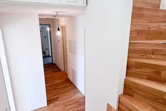 PROVISIONSFREI - HERRLICHE 2-ZIMMER-MAISONETTE MIT GROSSZÜGIGER TERRASSE + LOGGIA