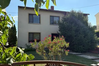 Großzügiges Mehrfamilienhaus mit 7 Zimmern und Garten