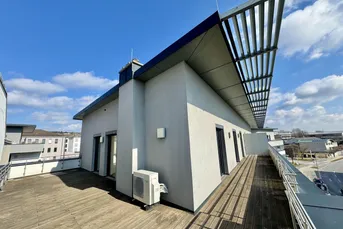 PENTHOUSE - Zentrumslage - Neuwertige 3 Zimmer - ca. 100m² WFL - ca. 70m² Terrasse - 3 Garagenplätze
