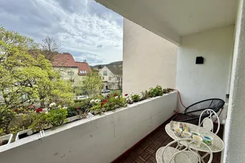 CHARMANTE Loggia-Wohnung - ca. 79m² WFL - 3 Zimmer - Klima- Einbauküche - Zentrale Lage - Südseitige Loggia