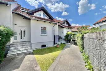 ERSTBEZUG nach Renovierung - 4 Zimmer - ca. 123m² WFL - EINBAUKÜCHE (Ablöse) - Garten - Terrasse - Keller - KFZ Stellplatz - Photovoltaik