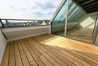 SOMMER Aktion: Nur 50% Provision! Ein frisch saniertes Schmankerl! Traumhafter Blick auf das Schloss Schönbrunn! Happy to be here! Lichtdurchflutet + Super hohe Räume im Dachgeschoss + Terrasse mit Fernblick + Beste Infrastruktur und Anbindung!