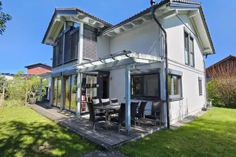 Eine Wohlfühloase in Mitten der feldkircher Bergwelt, Einfamilienhaus mit Wellnessbereich und schönem Garten!