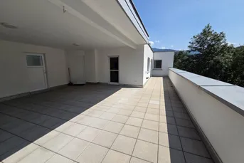 NEUER PREIS: Neuwertiges, klimatisiertes 3-Zimmer-Penthouse in ruhiger Lage mit Unterstellplatz in Koblach!