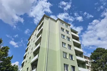 2 Zimmer – Loggia – tolle Aussicht - renovierungsbedürftig