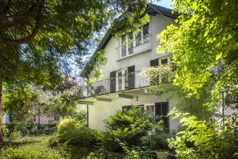 Stadthaus mit zwei Wohneinheiten und einzigartigem Baumbestand