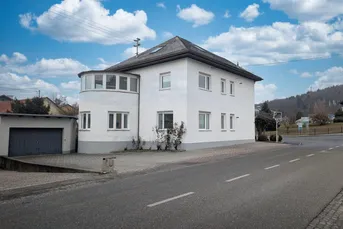 Attraktives Zinshaus mit Potenzial im Herzen von Eggelsberg