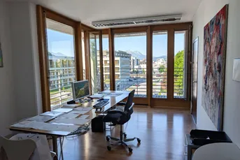 Helle und moderne Bürofläche im Business Boulevard