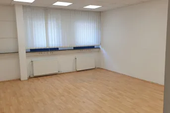 2 Büroräume in Gewerbeareal, nahe A22-Auffahrt, Stellplätze