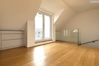 Neuwertige 4 Zimmer DG-Wohnung! Luftwärmepumpe für Fußbodenheizung und -kühlung! Blower-Door-Gutachten!