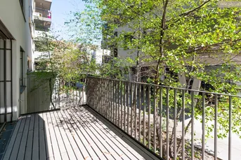 NEUBAU - BAUJAHR 2017- FERNWÄRME ! Top möblierte 2 Zimmer Wohnung mit großem Balkon in Trienna