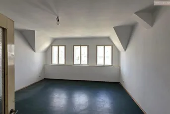 Sanierungsbedürftige DG-Wohnung mit Potential (bis 215m²) - Nähe U3 und U4