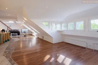RARITÄT in TRAUMLAGE: in dieser klimatisierten DG-Wohnung mit 15m² Terrasse wohnt die Kreativität!