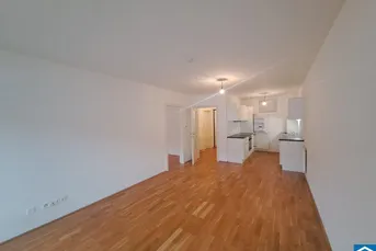 Schöne 2 Zimmer Wohnung mit Balkon in zentraler Lage