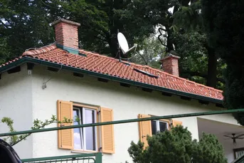 Einfamilienhaus auf schönem Grundstück in leichter Hanglage