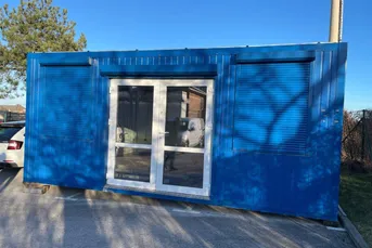 ca. 30m² BÜRO CONTAINER mit WC Einheit auch als TINYHAUS geeignet
