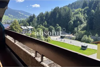 Gepflegte und großzügige DG-Wohnung in Mehrparteienhaus in ruhiger Lage in Saalbach-Hinterglemm!