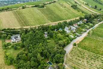Premium-Lage am Nussberg: Baugrundstück mit genehmigter Doppelhaushälfte
