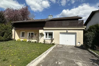 Bungalow mit ausbaufähigem Dachgeschoss und Garage in schöner Lage zu verkaufen