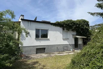 stark renovierungsbedürftiges Haus auf traumhaftem, großem Grundstück in Ruhelage zu verkaufen