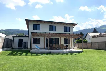 Modernes Einfamilienhaus mit Garten, Terrasse und Sauna