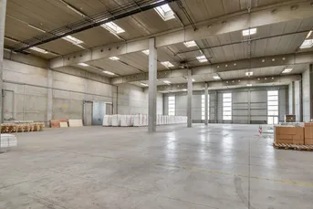 Kombination Halle 2082 m2 und Büro 148 m2, inkl. Rampe in Wr. Neudorf
