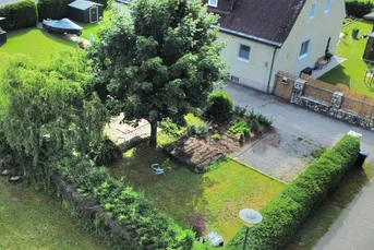 Helle Wohnung mit Grundstück und Carport!