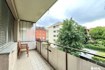 Anlagechance in zentraler Lage – 5-Zimmer-Sanierungsobjekt mit viel Potenzial!