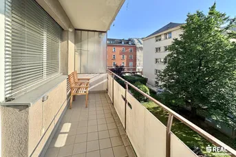 Anlagechance in zentraler Lage – 5-Zimmer-Sanierungsobjekt mit viel Potenzial!