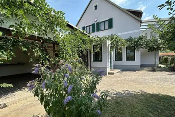 Ein Haus - viele Perspektiven: Gemütliche Wohneinheiten und viel Platz für Hobbys und Fahrzeuge!