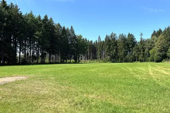 Ländliche Einstellflächen und Wiesen