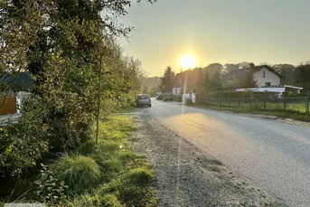 ABENDSONNE, PRIVATSTRASSE, IDEALE GRÖSSE UND BEBAUBARKEIT /// tolles Baugrundstück mit perfekter Infrastruktur nahe Schlosspark