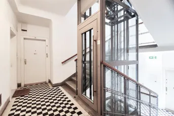 WESTSEITIGE LOGGIA - Sanierungsbedürftiger Altbau im 3.Stock