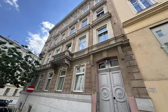 Stilvoll wohnen in Bestlage – Erstbezugswohnung nach Sanierung