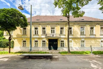 Elegante Wohnung in historischer Villa mit Dachterrasse und Blick ins Grüne