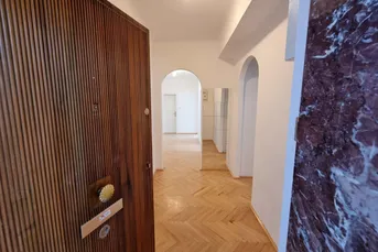 WOHNUNGSPAKET IM OPERNRINGHOF // 4 WOHNEINHEITEN